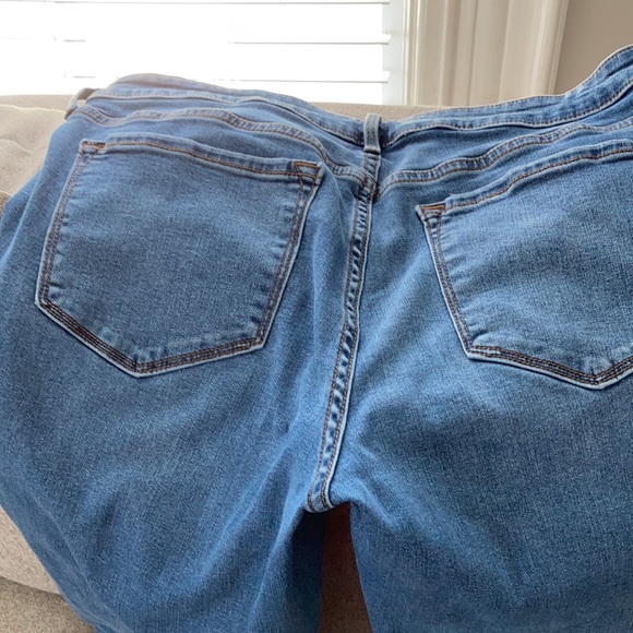 Old Navy Rockstar flower embroidered capris - Picture 6 of 6